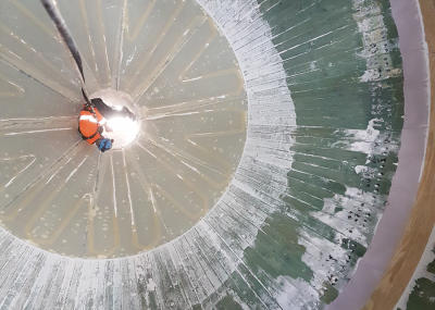 Reinigung eines Salzsilos