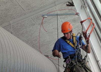 Montage Brandmelder in der Höhe, an schwer zugänglicher Stelle, Höhenarbeit