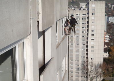 Blitzschutz Montage am Seil, Blitzableiter an 55m-Hochhaus am hängenden Seil