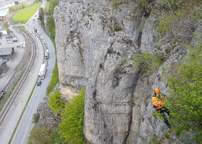 Felsräumungen und Kontrolle von Steinschlagschutznetzen