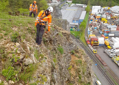 Felsräumungen und Kontrolle von Steinschlagschutznetzen