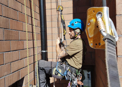 Montage Wasserleitung an zwei Hochhäusern im Alpenblick in Cham